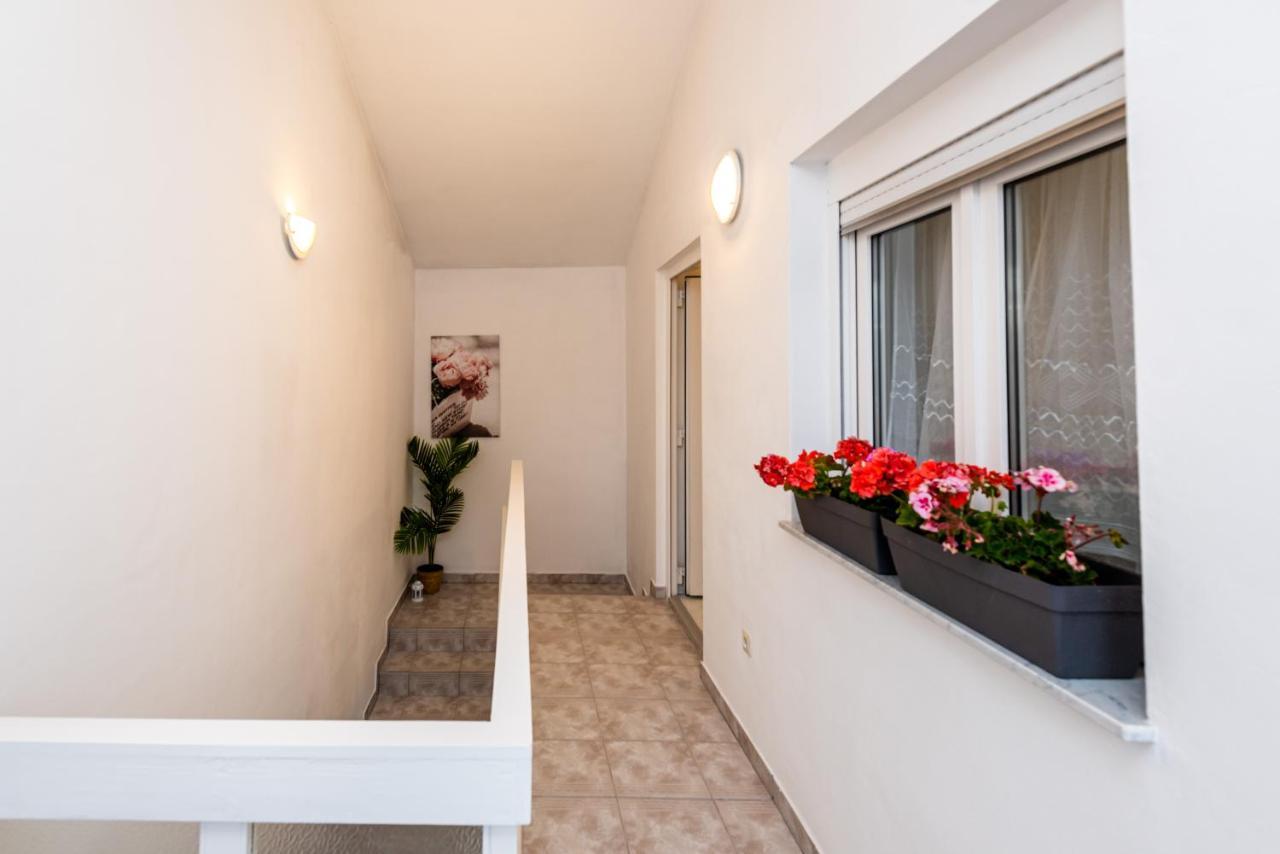 Magnolia Apartmani Vodice Luaran gambar