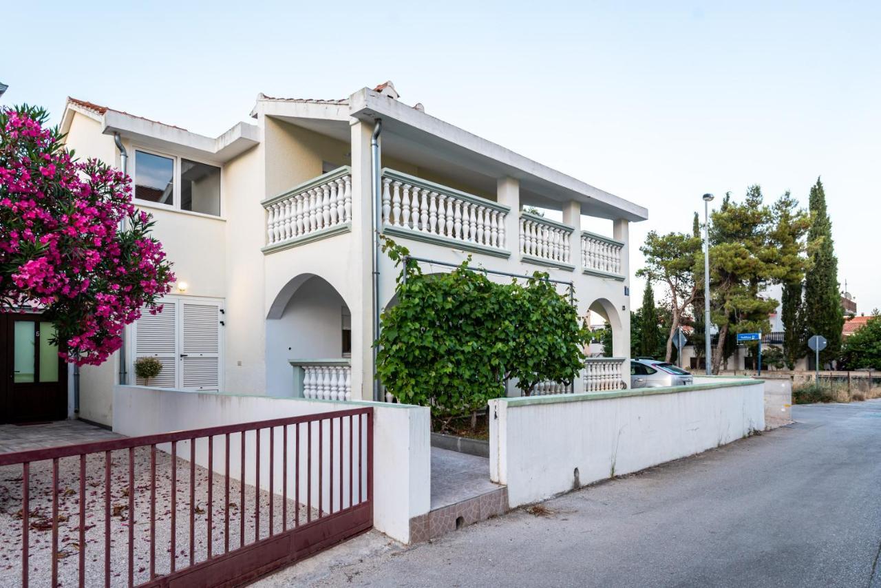 Magnolia Apartmani Vodice Luaran gambar